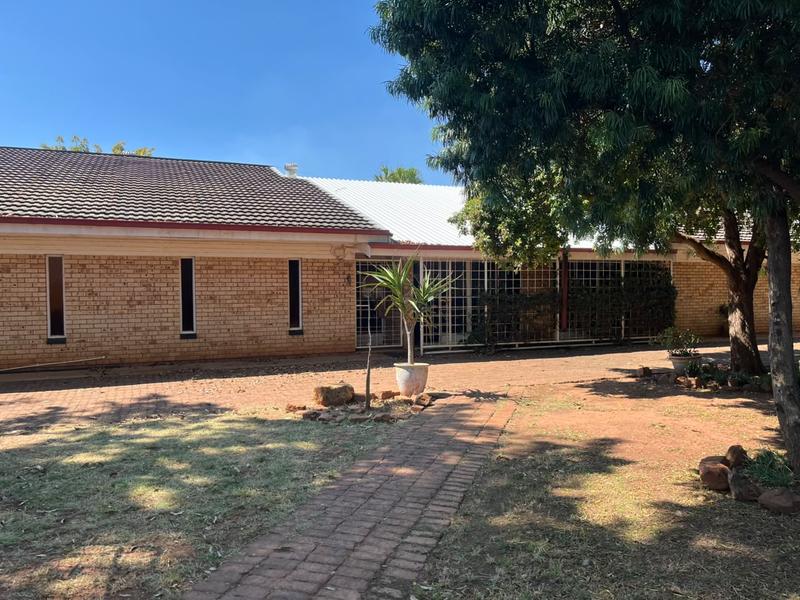 6 Bedroom Property for Sale in Koster North West